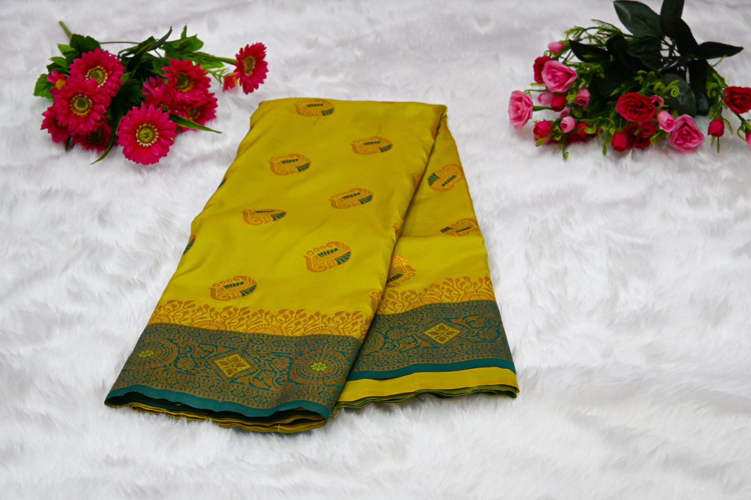 Border saree