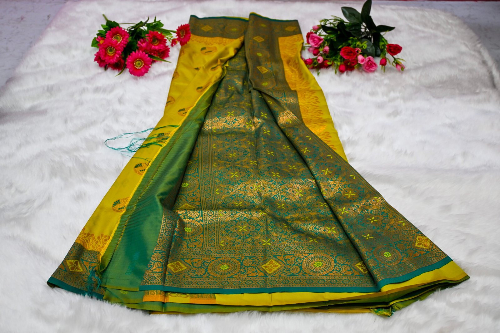 Premium Kanjivaram Pattu Saree – Traditional Rich Woven Zari Border and Blouse
