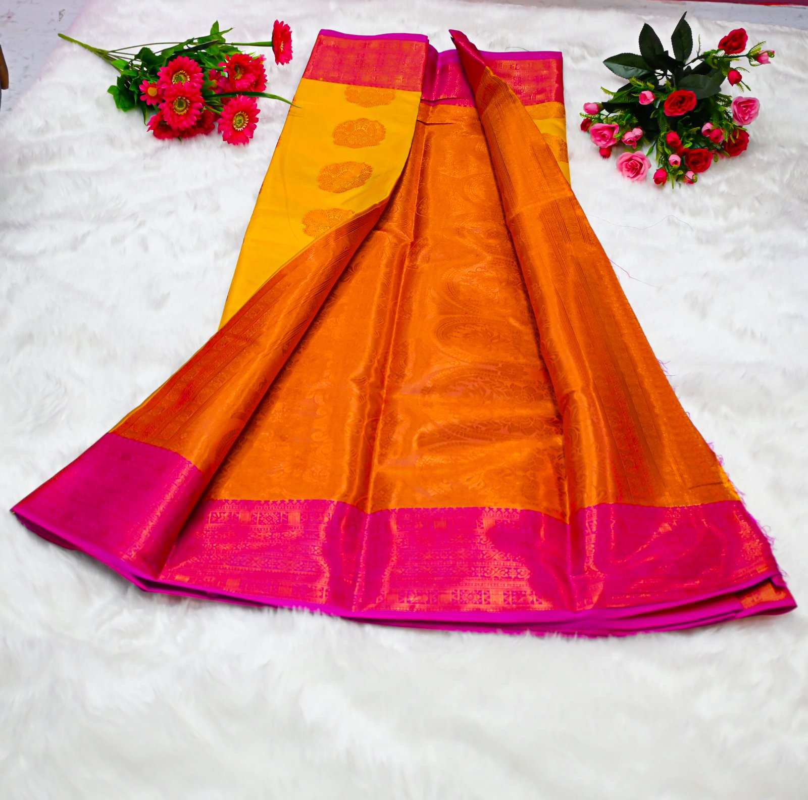 Premium Kanjivaram Pattu Saree – Traditional Rich Woven Zari Border and Blouse