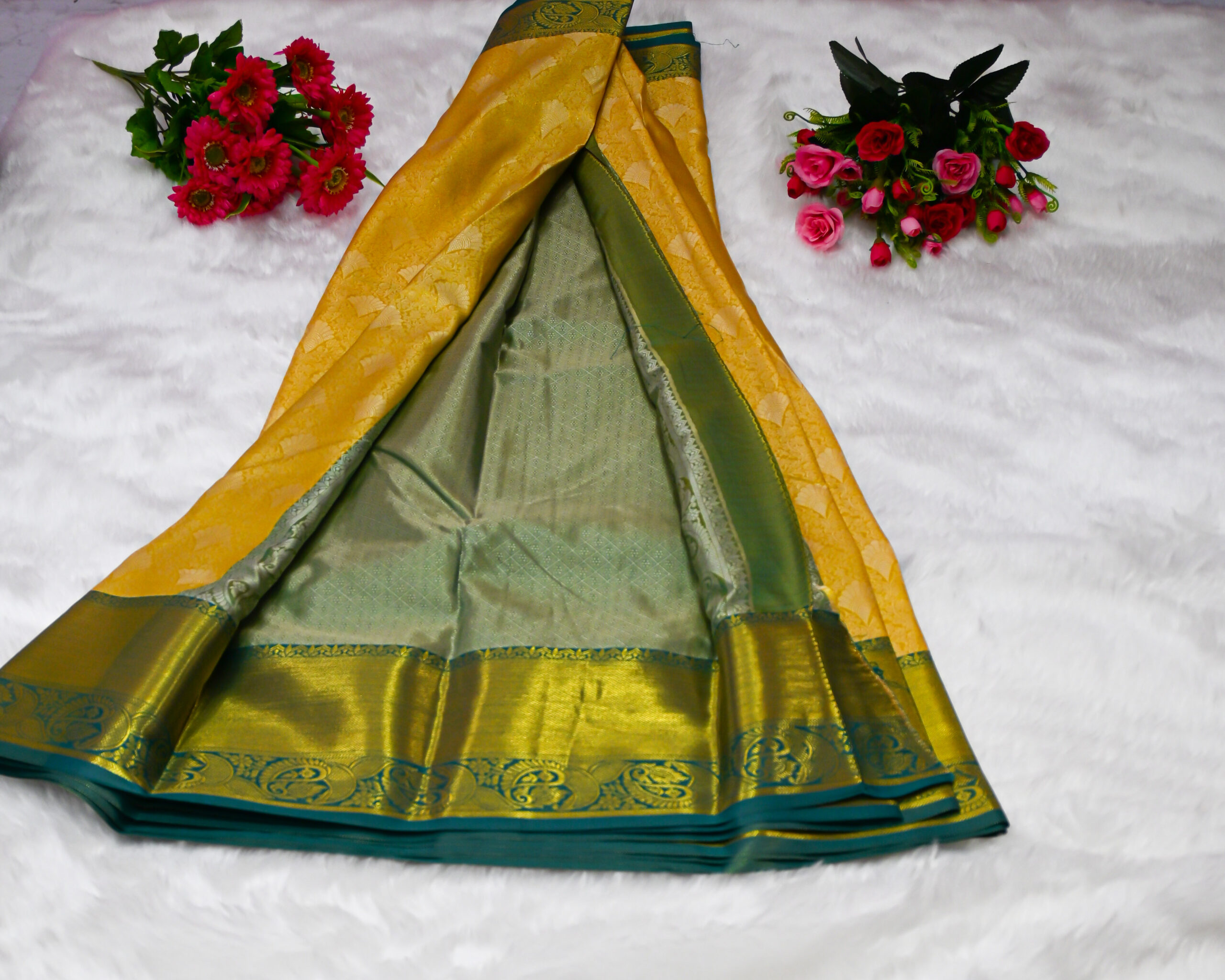 Border saree