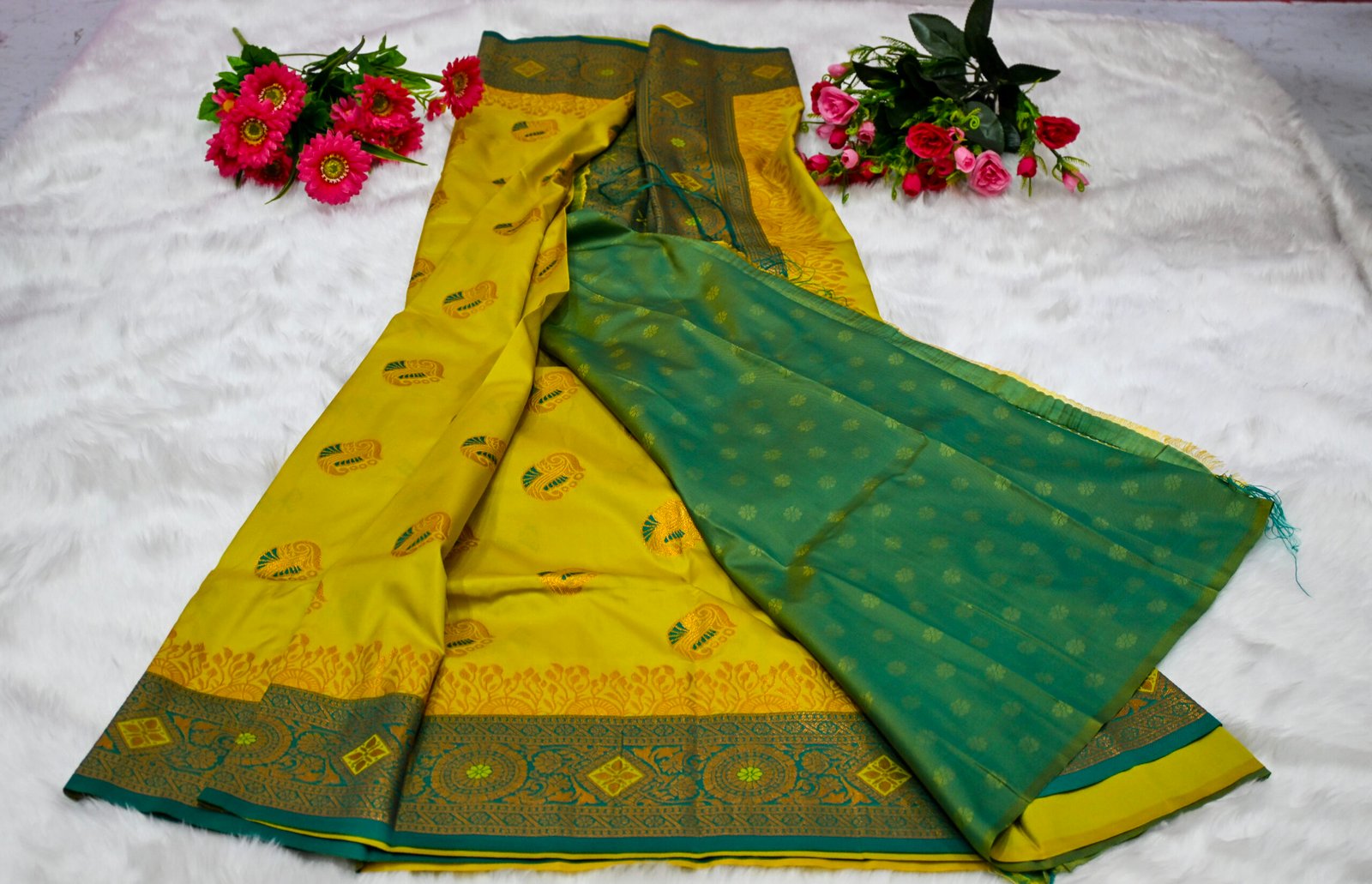 Premium Kanjivaram Pattu Saree – Traditional Rich Woven Zari Border and Blouse